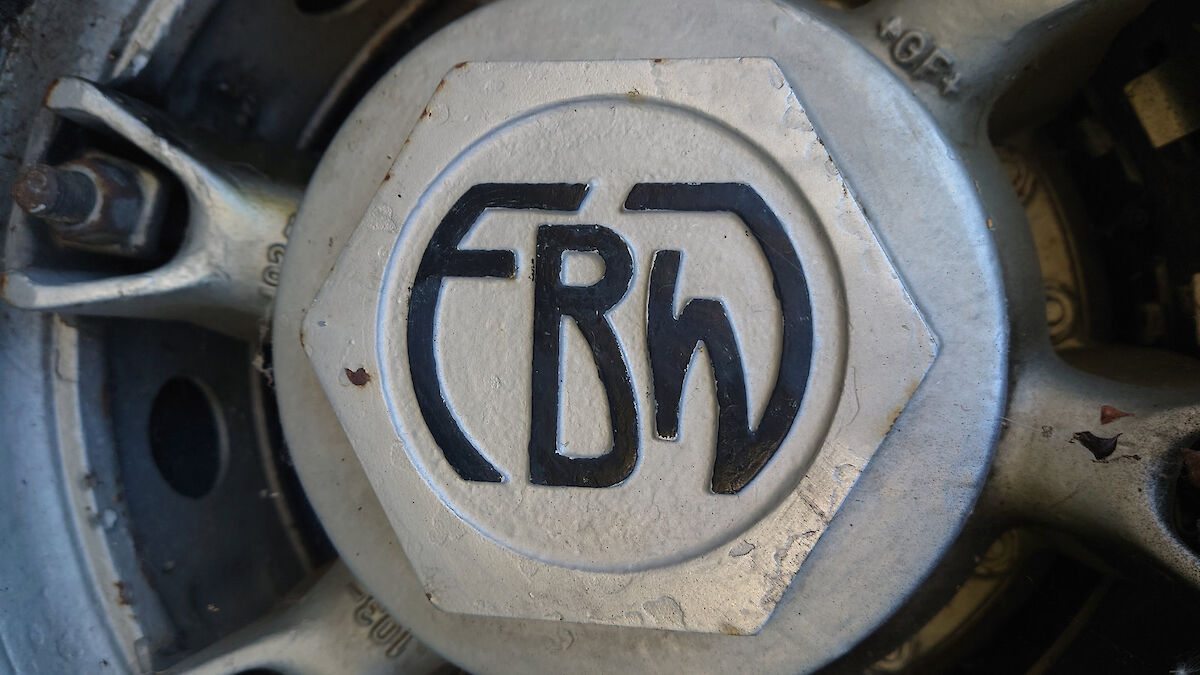 Abbrucharbeiten an einem FBW-50U